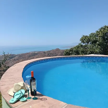 Mediterranean House In The Mountain וילה